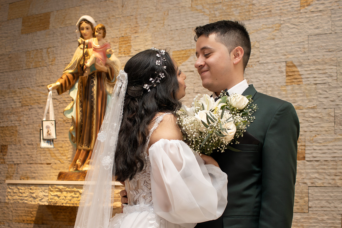 Retrato de pareja en boda capturado por Velozza Creative Works